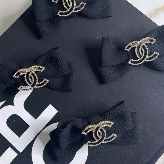 CHEWNEL DOG BOW HAIR CLIP