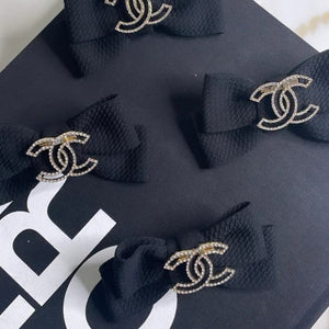 CHEWNEL DOG BOW HAIR CLIP